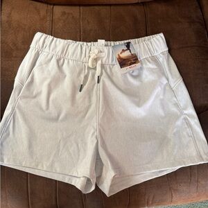 Women's Athletic Shorts in white/cream